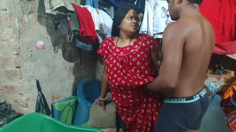 Raju Raju: 義理の甥は叔母を裸にしてセックスし、叔母はそれを楽しんだ