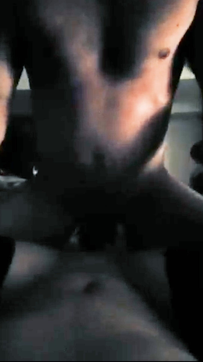 PineapplePie1111: Taboo Secrets Omg jag var krypande min stepbros telefon och...