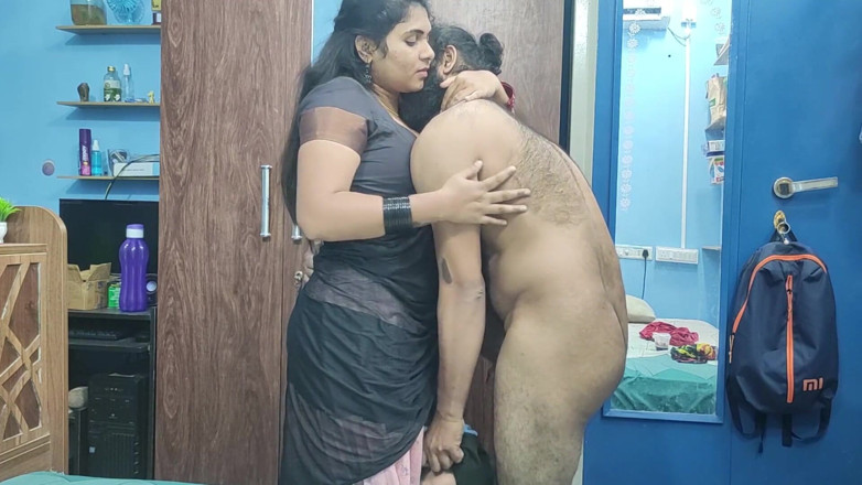 Vaigavarun45: Lekshmi hizmetçim, göbek göğüslerinden ve amından dondurma yalama, dondurma sakso,...