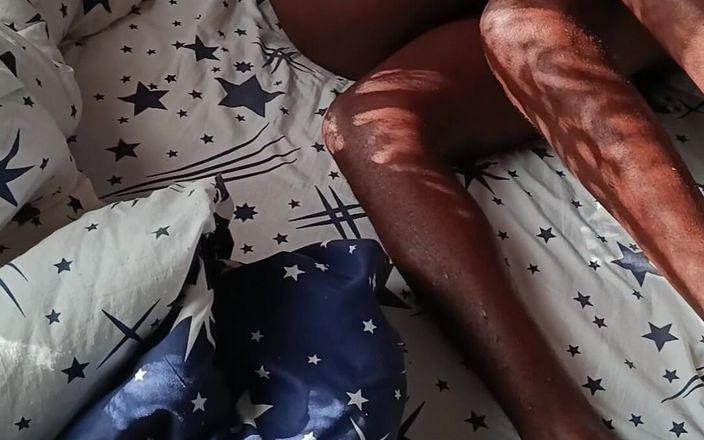 Kenyan Dick: Ereksi awal pagi yang keras itu dikongkek kita lagi