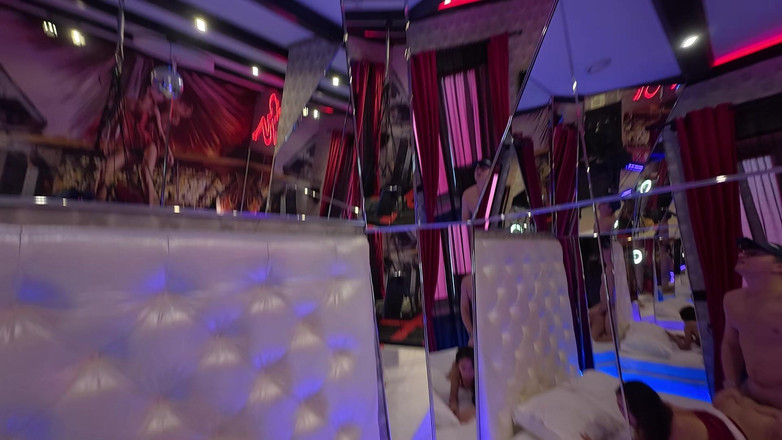 AminaTakasaki: Private with striptizer okazał się dużo bardziej atrakcyjny, niż myślałem