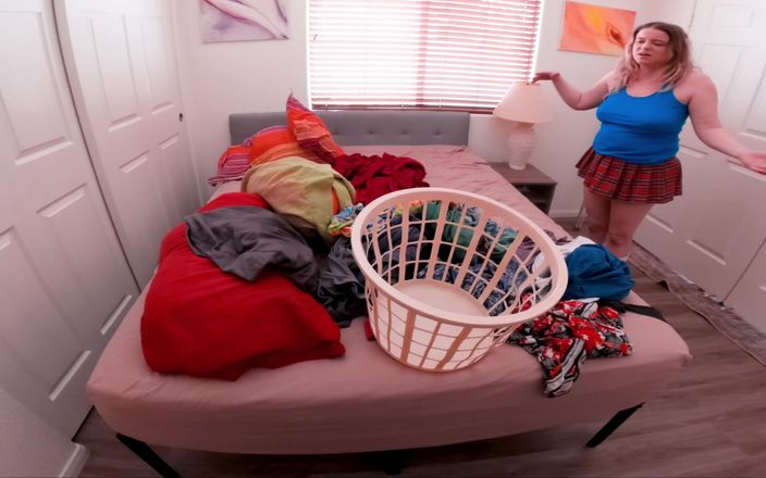 Erin Electra: Hermanastra necesita ayuda con la lavandería y ofrece follar
