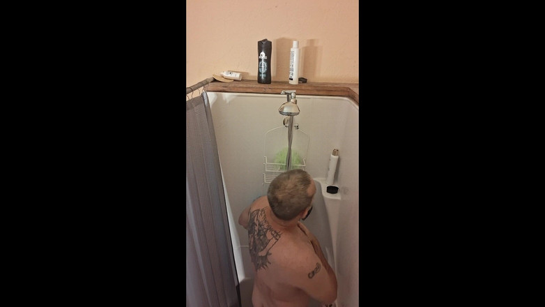 DubeSnackes: Мочиться душ - з Clipchamp.mp4