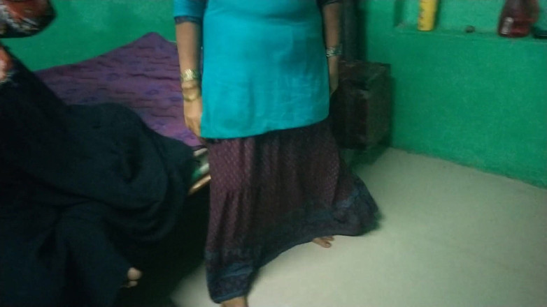 Tamil lesbian: Trzy ciocia rozmawiają w sypialni