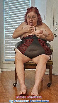 BBW Rijpe Roodharige Verpleegster Vicki Modellult Lingerie