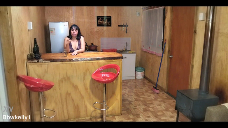 BBW Kelly Mom: 継母が真夜中に水を飲みに来て、私はこっそり彼女とセックスします