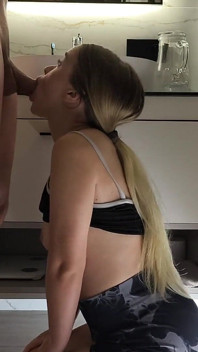 Giocare La Verità O Osare Con La Sorellina Della Mia Ragazza