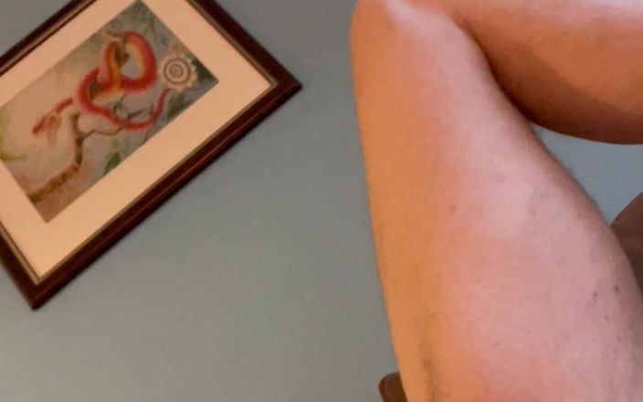 Pikkenslet: Leker röv, med dildo