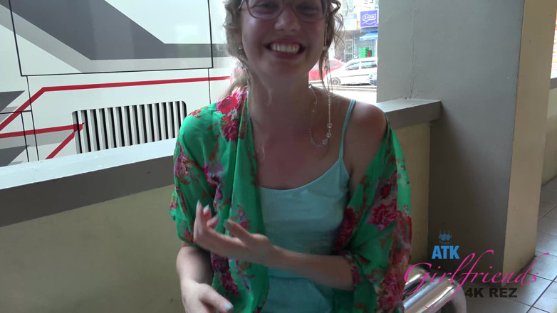ATK Fans (Girlfriends): Virtuální dovolená na ostrově Tioman do Singapuru Elena Koshka