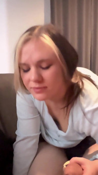 Hopa, am fost prins masturbându-mă în timp ce noi suntem în Casa prietenilor noștri