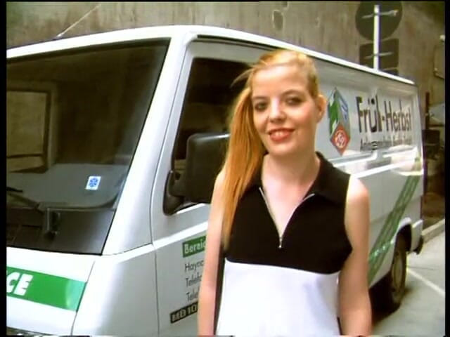 Lucky Cooch: Mooi Duits meisje dat buitenshuis een interview geeft