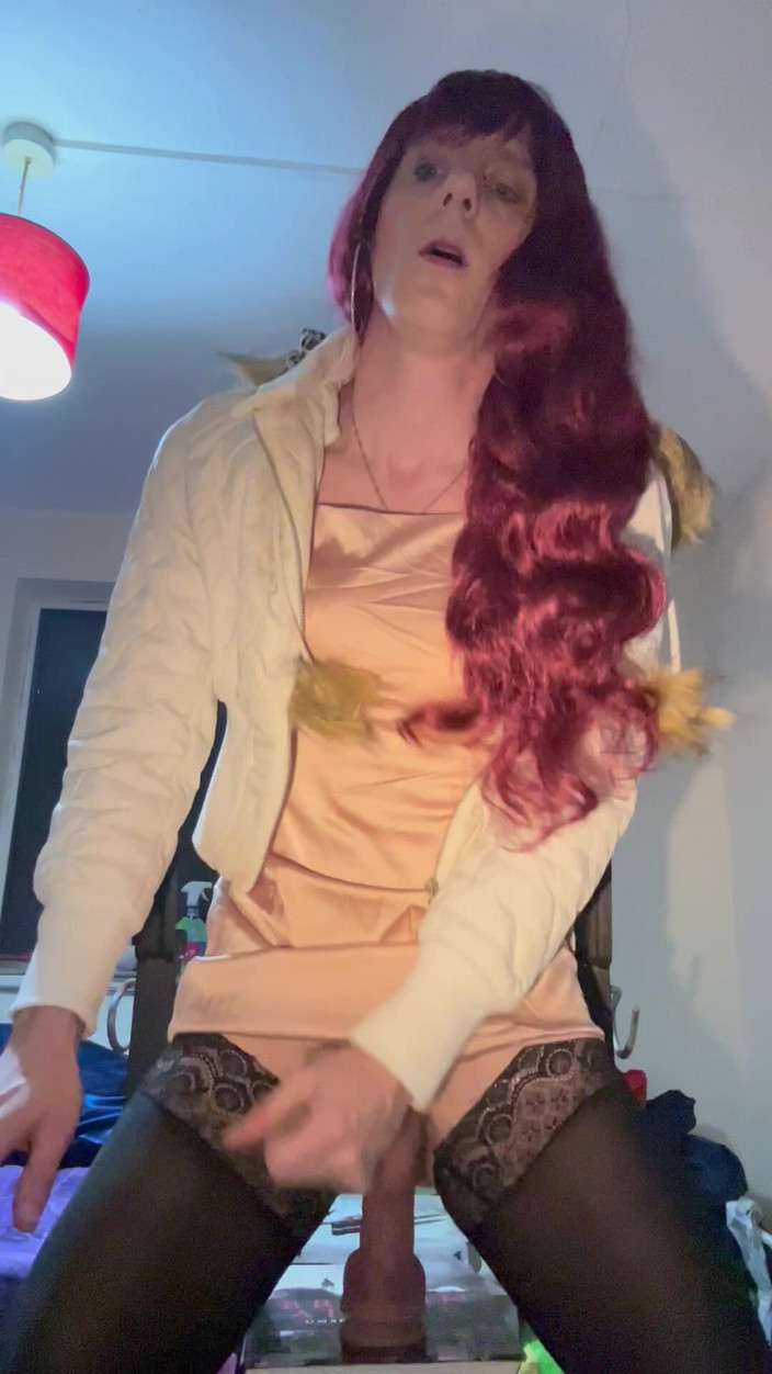 Jessica silk: Джесс Шовк катається на ділдо