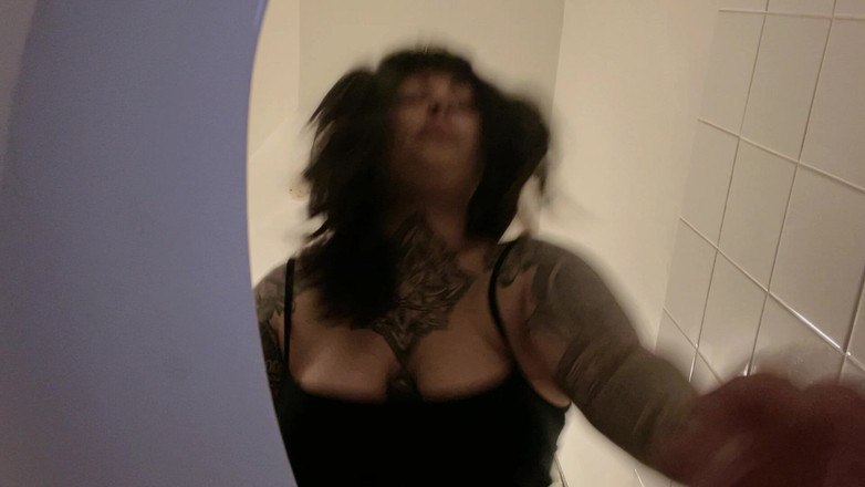 Miss Valentina: Moja suka toaletowa