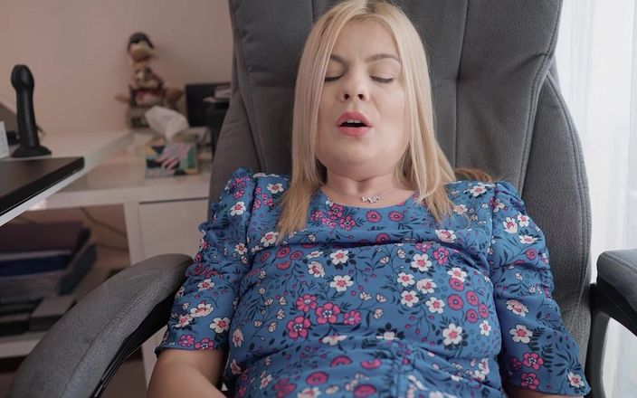 Romance with Love: Fetiș cu picioare, Slujbe de mână, jocuri cu lenjerie și vibrator...
