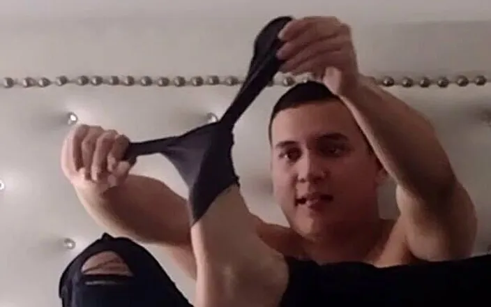 Tomas Styl: Latino Big feet worship