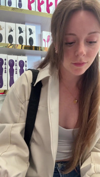 Sexo vlog! Compra conmigo para comprar un juguete nuevo y luego mírame usarlo!
