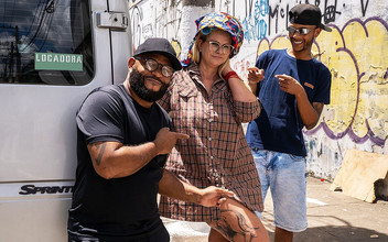 MaturePickup: बड़े स्तनों वाली परिपक्व को चुदाई समूह सेक्स के लिए उठाया गया