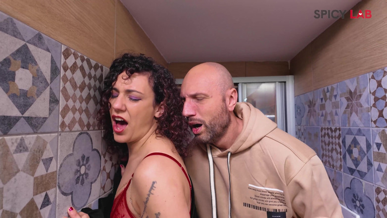Spicy Lab Production: Zkažené prase v masážním centru