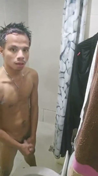 Pinoy Twink Get Hard Under the Shower