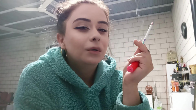 fartingclub01: Jag röker i en plysch hoodie