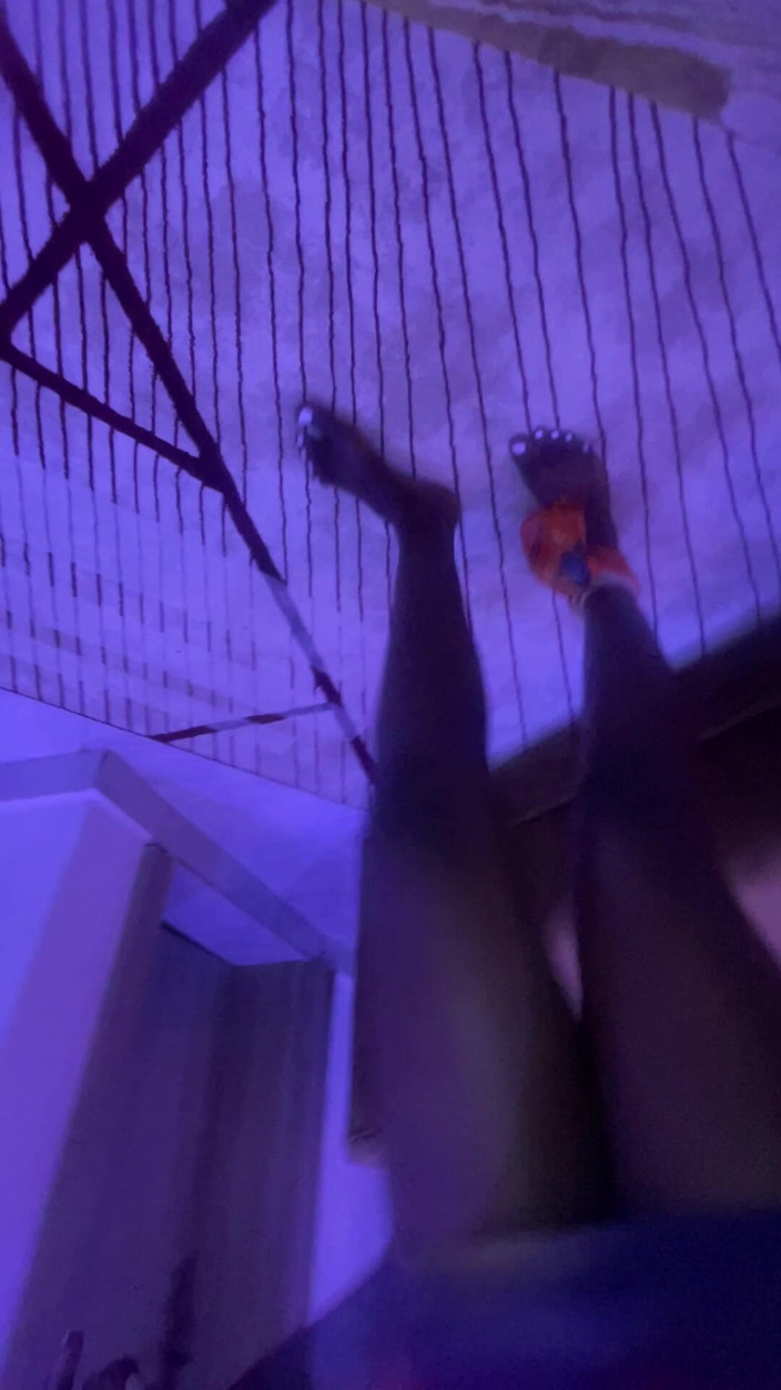 DivaHouz: 날씬한 흑누나 아프리카 여신 짧은 드레스 댄스 풋 페티쉬