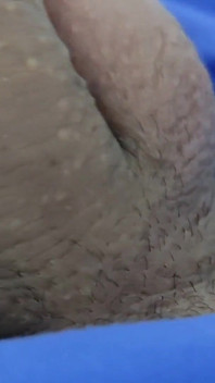 Un grande cazzo nel bagno abbandonato di Edi.