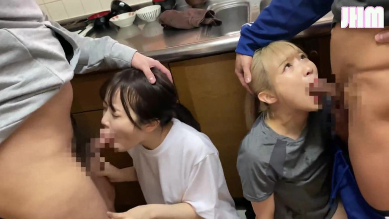 Japanese Hentai Matings: 恥ずかしがり屋の混乱に巻き込まれた二人の少女が、遊び心のある熱で体がぶつかり合っていた。- B