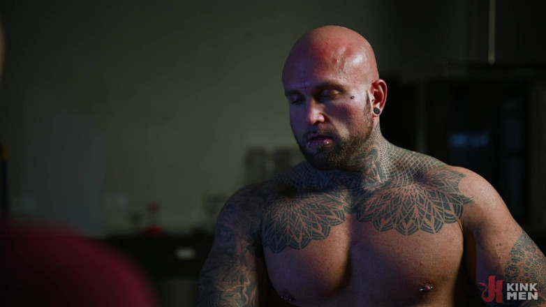 Taken rough: Barbacka Stenen tar Zacc Andrews grovt!