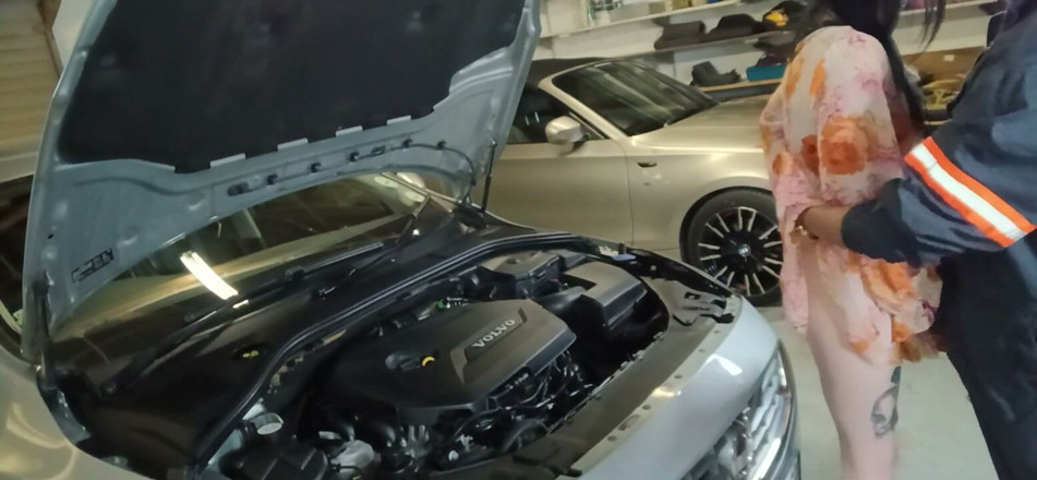 Bigjoefuckalott: Fucking the Mechanic to Fix My Car Faster