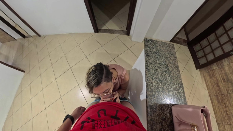 Gabi SweetCouplesStories: Emlakçı mülk satmak için sakso ve anal seks kabul ediyor