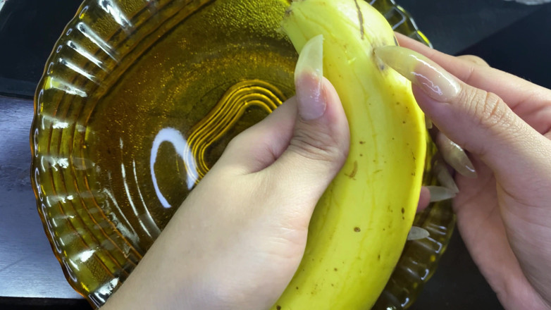 Goddess Li: Dlouhé přírodní nehty a banán