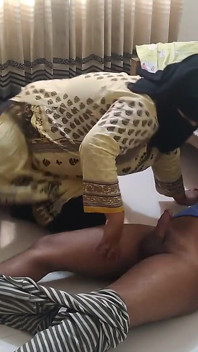 Carpenter Fixing Bed When Sexy BBW 55 Year Old Widow Stepaunty Gets Hot & Fucks Service Man (cowgirl Riding on Big Cock)