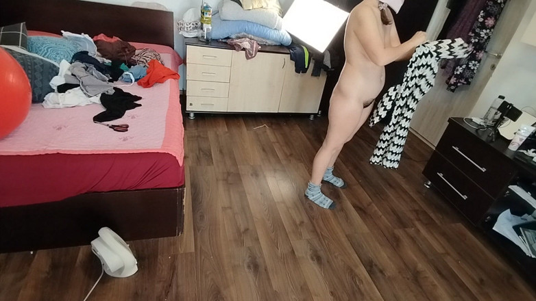Amateur_MS: เมียมือสมัครเล่นสนุกกับการลองเสื้อผ้าและตัดมัน