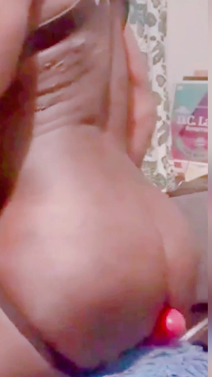 Black smoking muscle stepdad: काले तेल से सनी गांड वीर्य उतारने के लिए सेक्स खिलौनों की सवारी करती है