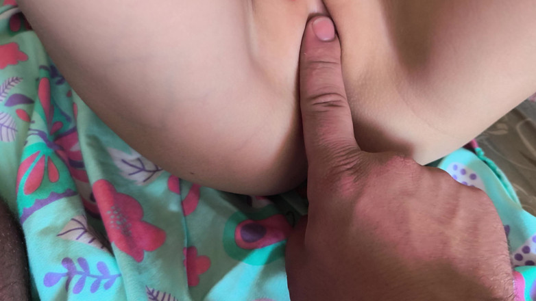 Blondasexy00: Przyrodni brat dotyka mojej ciasnej różowej cipki