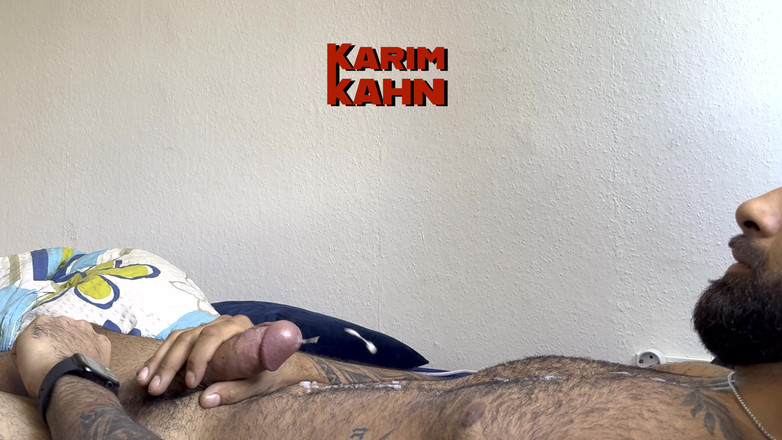 Karim Kahn: タバコを吸ったり、汚い話をしたり、