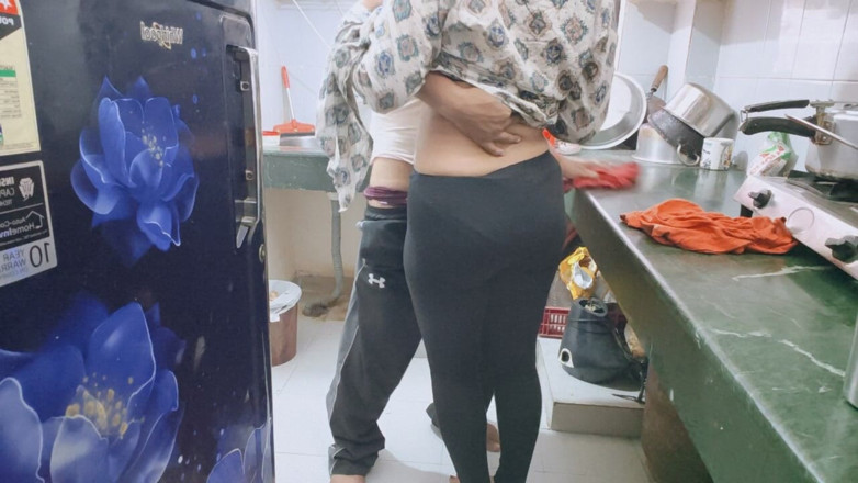Priyacouple910: Romanze mit schwägerin in der küche