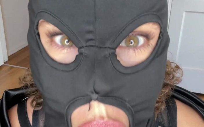 VibeWithMommy: Ağlayan üvey anne partide oğluyla sikişiyor! Aman tanrım! Yanlışlıkla üvey oğlumu sikme şansım...