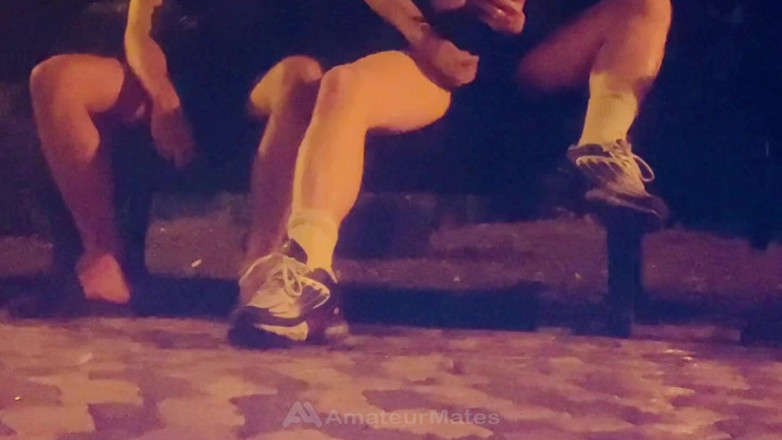 AmateurMates: Băieții heterosexuali excitați devin curioși noaptea