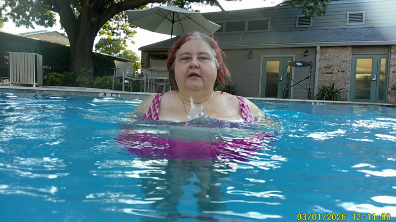 BBW nurse Vicki adventures with friends: Y Tá Xinh Đẹp Lớn Vicki Khoe Đôi Giày Nước Và