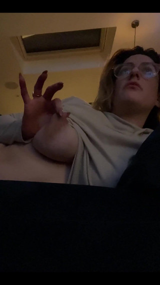 Countess diamond: Aku tahu apa yang Anda tonton