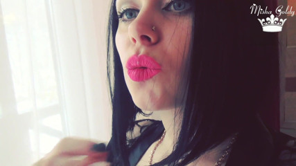 Goddess Misha Goldy: Neon pink lipstick