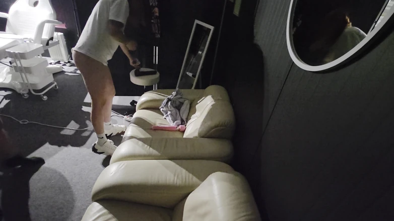 LuTosT: I Met Her at Work, Someone's Wife Is Afraid That...