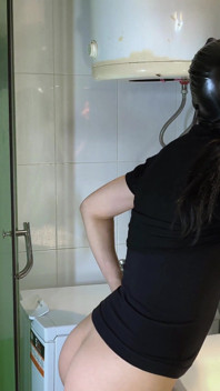 노예를 인간 화장지로 사용하고, 후장을 핥는 것을 쳐먹게 하고, 커밍을 금지합니다.