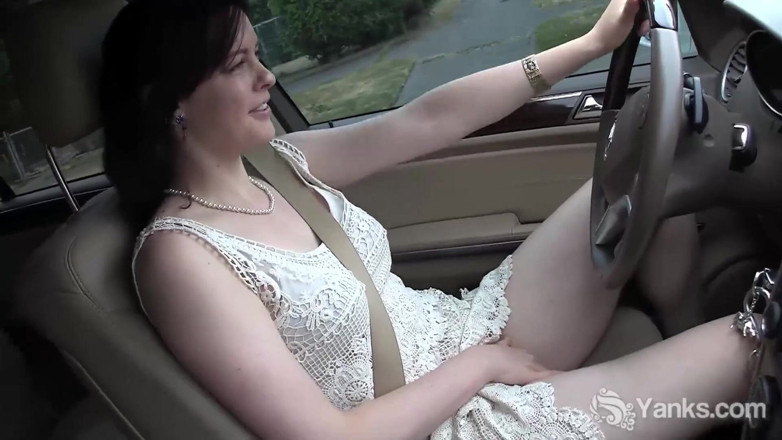 Yanks: Yanks babe Savannah Sly masturbates in the car