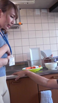 Vi skickar ut vårdpersonal som bara bär trosor, åsnor piskade