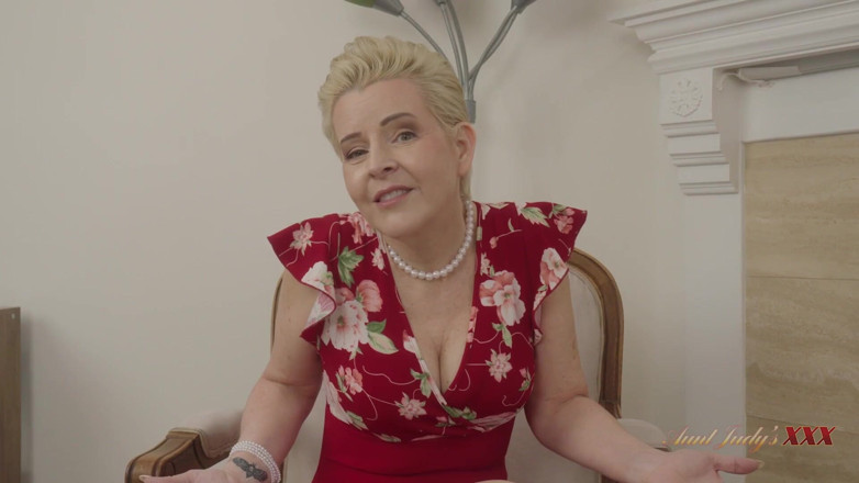 Aunt Judy's XXX: TetaJudysXXX - Vaše nadržená zralá nevlastní matka Bobbi Shay chce hrát...