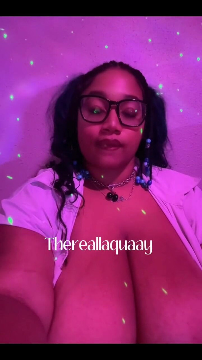 Biggdebbie solo: 3302808922.mp4