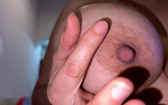 VeeVee Vixen: Stepmoms Tittys Get Sucked and Drained