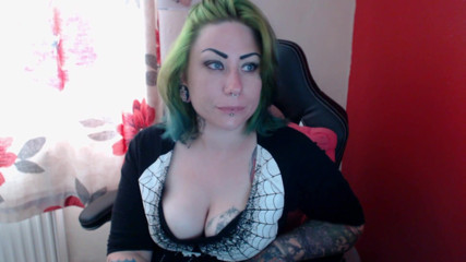 Tattooed Milfy Mama: Głupie burpsy